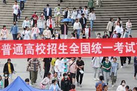 教育部 2025年全国高考报名人数1335万