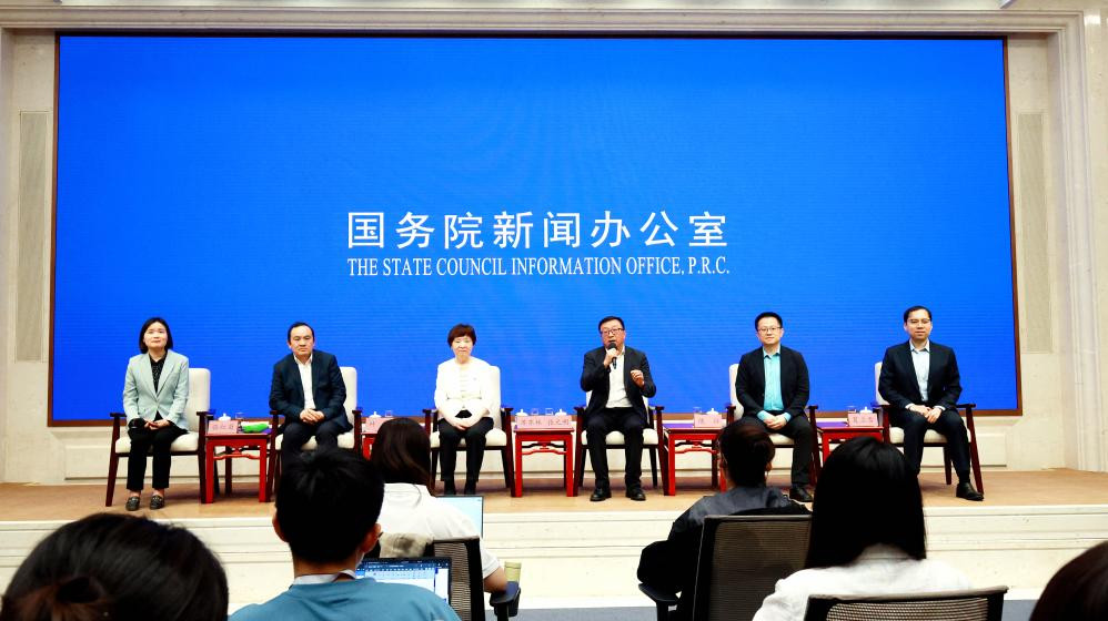 国务院新闻办举行“新征程上的奋斗者”中外记者见面会