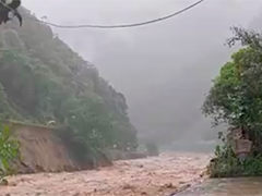 云南 强降雨致多地受灾 当地紧急转移被困群众