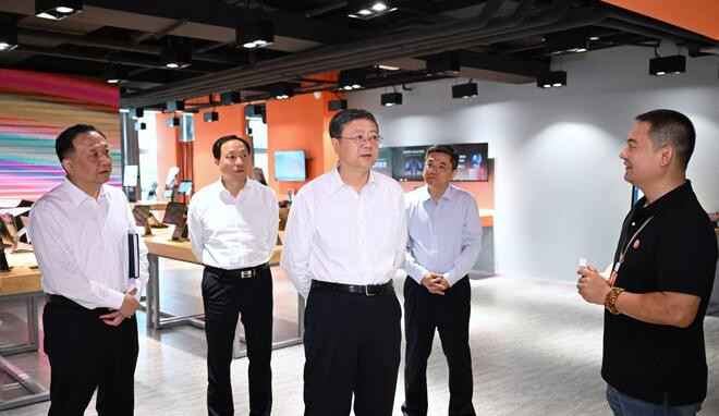 陈吉宁在杨浦区调研时要求 深耕细作数字经济平台经济
