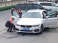 北京：洗车工盗窃车主现金 民警两小时破案
