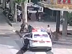 心脏不适打车难 民警暖心来帮忙