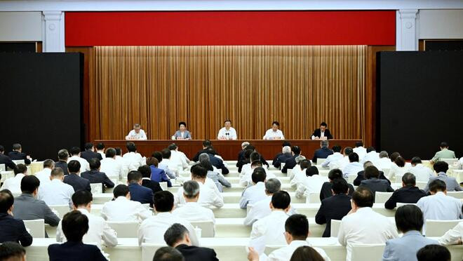 上海市深入贯彻中央八项规定精神学习教育警示教育会举行