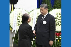 热地同志遗体在京火化