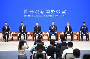 国务院新闻办举行“新征程上的奋斗者”中外记者见面会