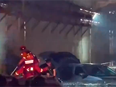 山西：暴雨致人员车辆被困 消防紧急救援