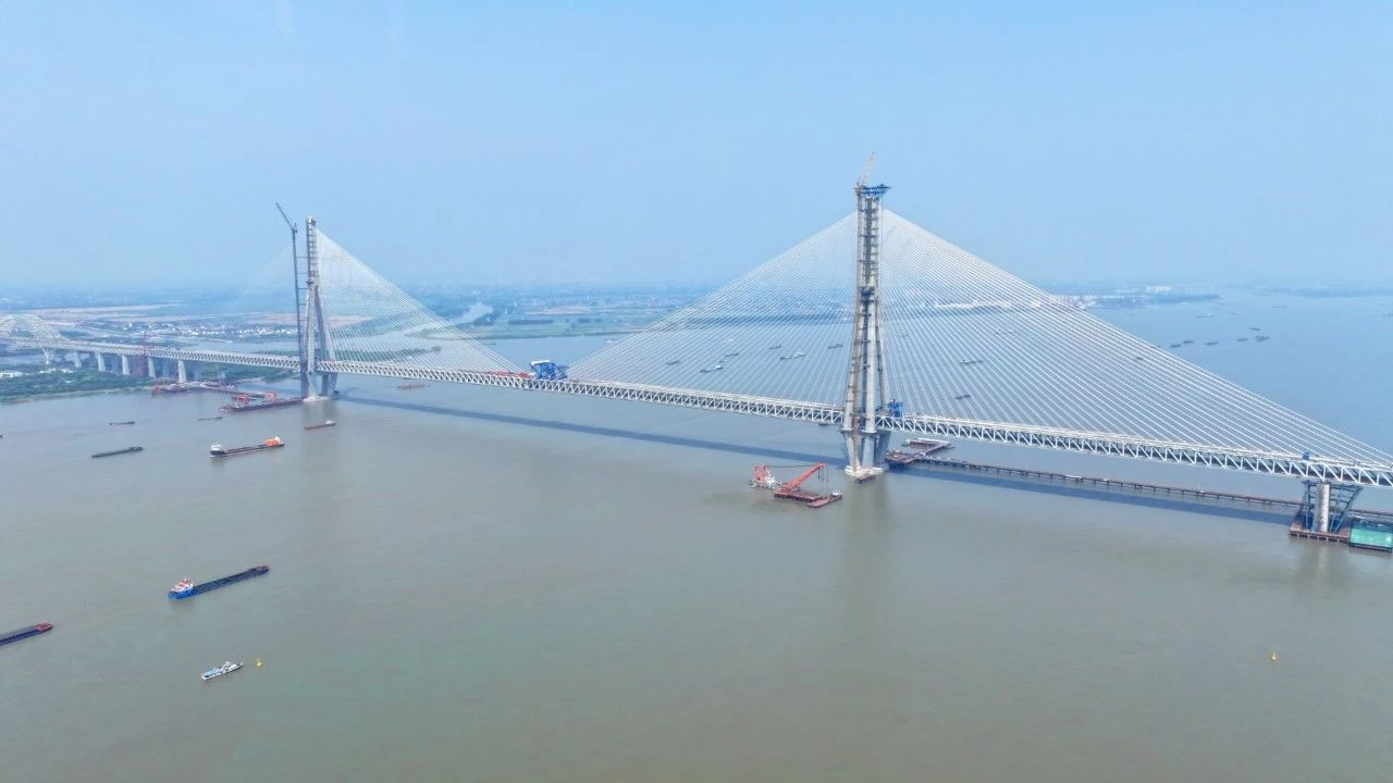世界最大跨度斜拉桥迎通车前“体检” 常泰长江大桥公铁合建段荷载试验启动