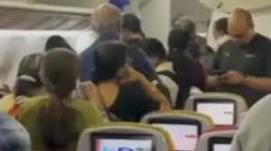 印度航空一航班出现故障 乘客被迫下机