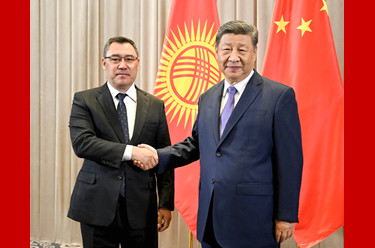 习近平会见吉尔吉斯斯坦总统