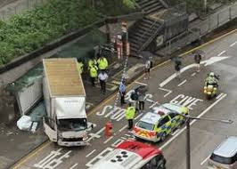 香港红磡：货车冲进巴士站致一人死亡 司机肇事逃逸