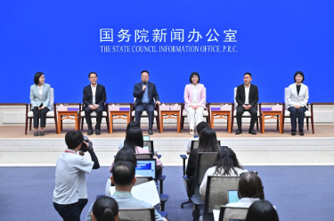 国务院新闻办举行“新征程上的奋斗者”中外记者见面会