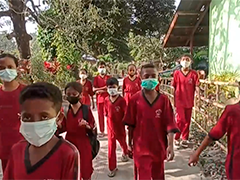 印尼勒沃托比火山再次喷发 巴厘岛进出港航班受影响