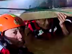 广东怀集 暴雨导致内涝 紧急转移被困群众