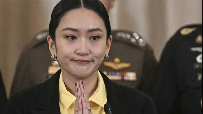 通话录音引争议 泰国上议院要求罢免总理佩通坦