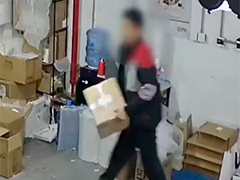 品牌服装变空包裹 快递员“偷梁换柱”难逃处罚