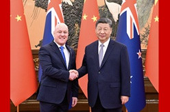 习近平会见新西兰总理