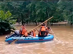 湖南怀化：暴雨致4人被困 当地迅速救援