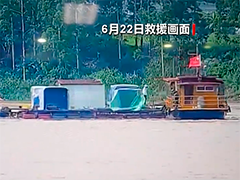 广西柳州：渔排受洪水冲击顺江漂流 4人被困