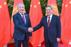 李强会见吉尔吉斯斯坦总理