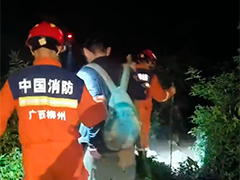 广西柳州：驴友徒步登山被困 消防紧急搜寻