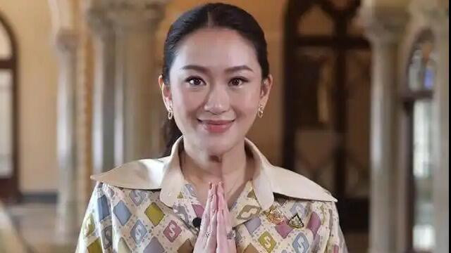 佩通坦与洪森分别视察泰柬两国边境