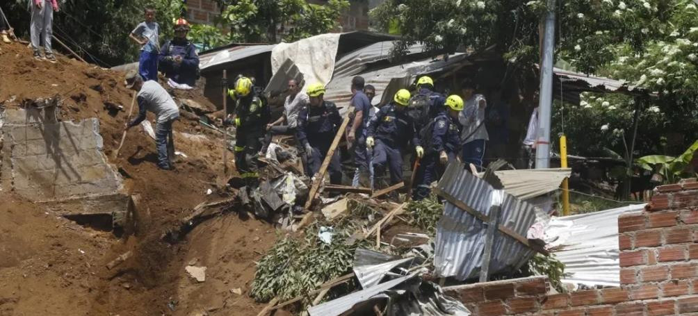 哥伦比亚强降雨引发山体滑坡 死亡人数升至23人