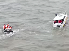 江苏连云港 游艇故障6人被困海上 海警风浪中救援