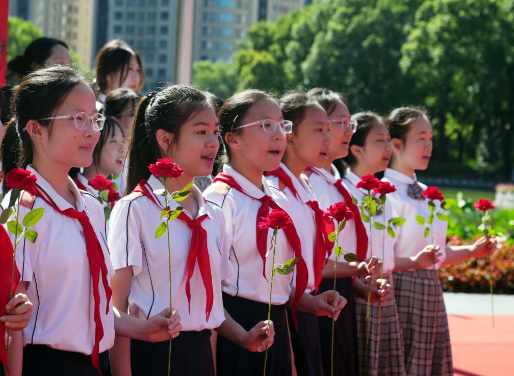 各地举办活动庆祝建党104周年