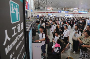 铁路暑运启动 预计发送旅客9.53亿人次