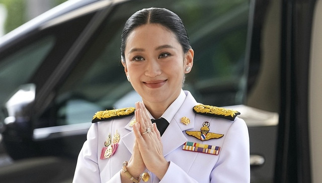 泰国改组后的内阁成员宣誓就职 佩通坦就任文化部长