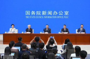 国务院新闻办举行新闻发布会 介绍抗战胜利80周年主题展览和推出优秀文艺作品 文艺活动有关情况