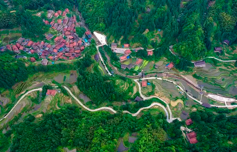 今年前五个月全国农村公路固定资产投资超1300亿元