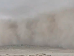 青海海西：多地出现不同程度沙尘天气