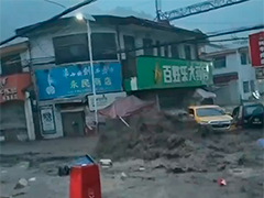 陕西渭南：强降雨导致街道被淹 509人紧急撤离避险 金堆镇启动防洪预案 群众提前撤离