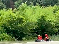 浙江台州：多人因遇涨水被困山中 消防紧急救援