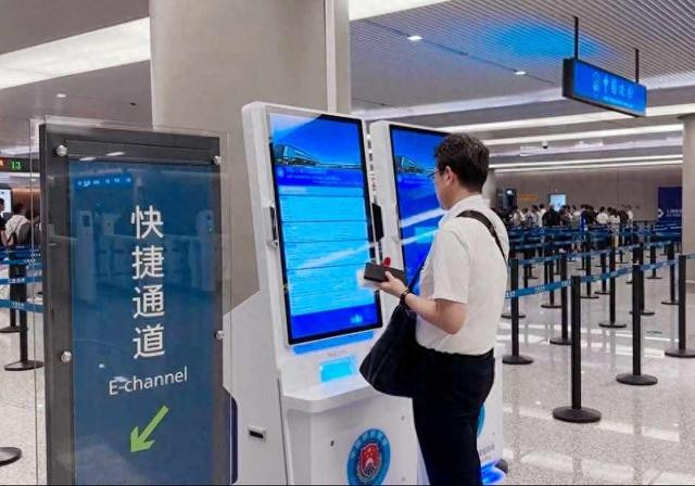上海虹桥机场连续17天单日出入境客流破万