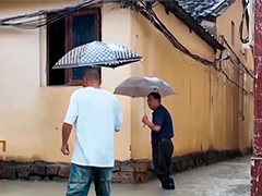 福建宁德：“丹娜丝”带来强风雨 多地内涝紧急排水