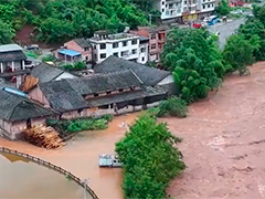 重庆多地遭遇强降雨 积水一度导致有人员被困
