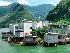 广西隆林：多地突发“水淹坝”险情 干群合力转移203人避险