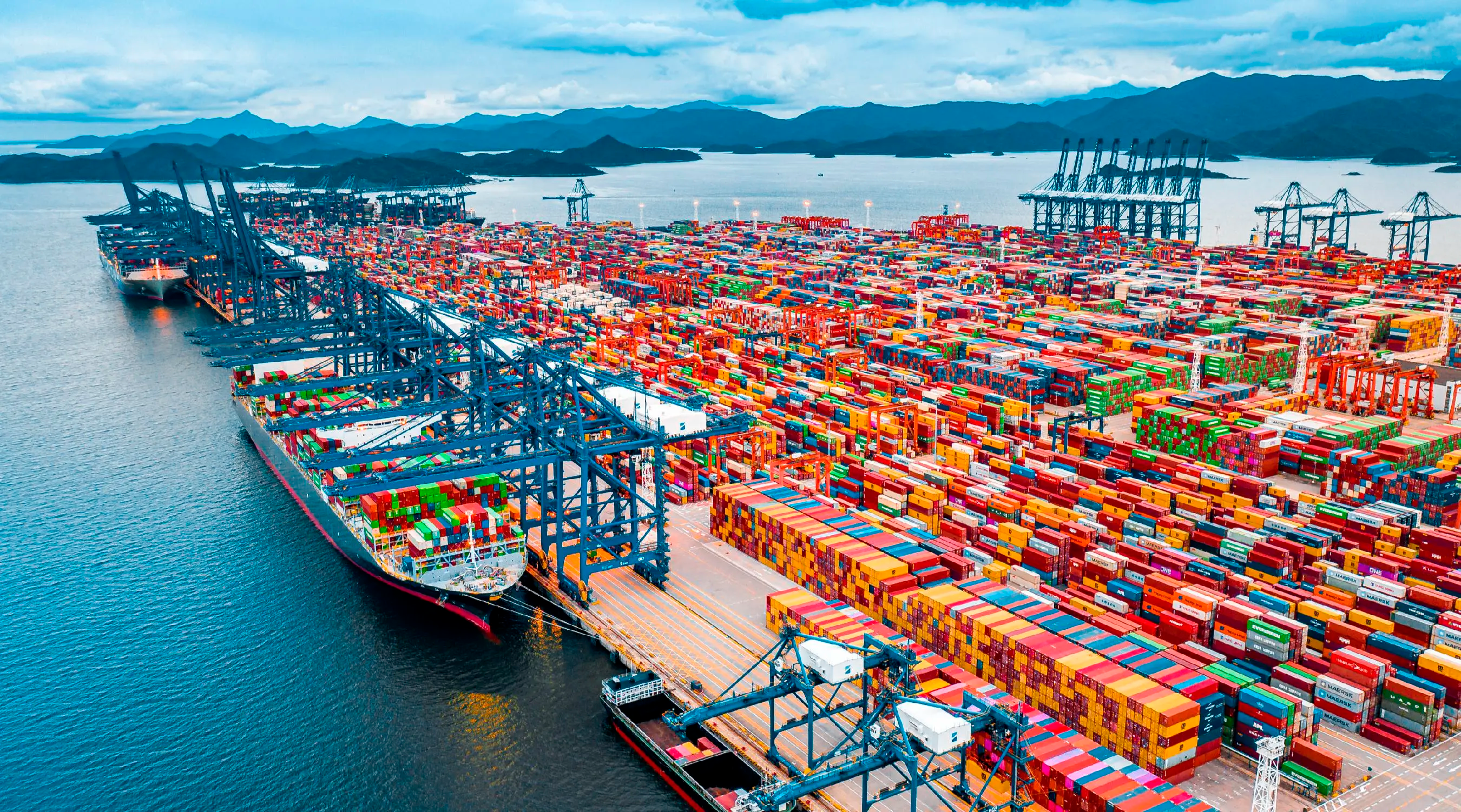今年上半年我国货物贸易进出口同比增长2.9%