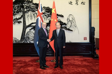 赵乐际会见澳大利亚总理