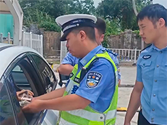 杭长高速上饶德兴段：车上坐了三小偷 网约车司机冷静协助警方