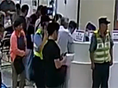 阿姨遭遇电信诈骗 民警及时劝阻避免损失
