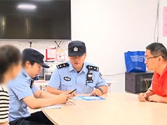反诈宣传 民警现场阻断电信网络诈骗