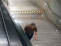 男孩乘地铁手机不见 民警2个小时就找回