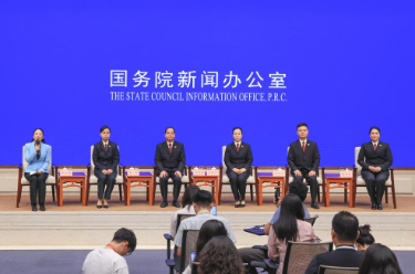 国务院新闻办举行“新征程上的奋斗者”中外记者见面会
