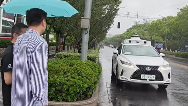 上海无人驾驶出租车正式运营 向市民开放