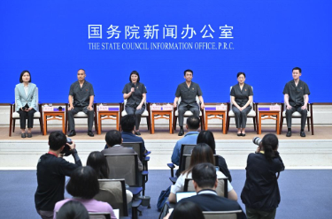 国务院新闻办举行“新征程上的奋斗者”中外记者见面会