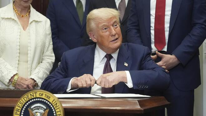 特朗普签署行政令 确定多国“对等关税”税率 将对加拿大关税税率上调至35%