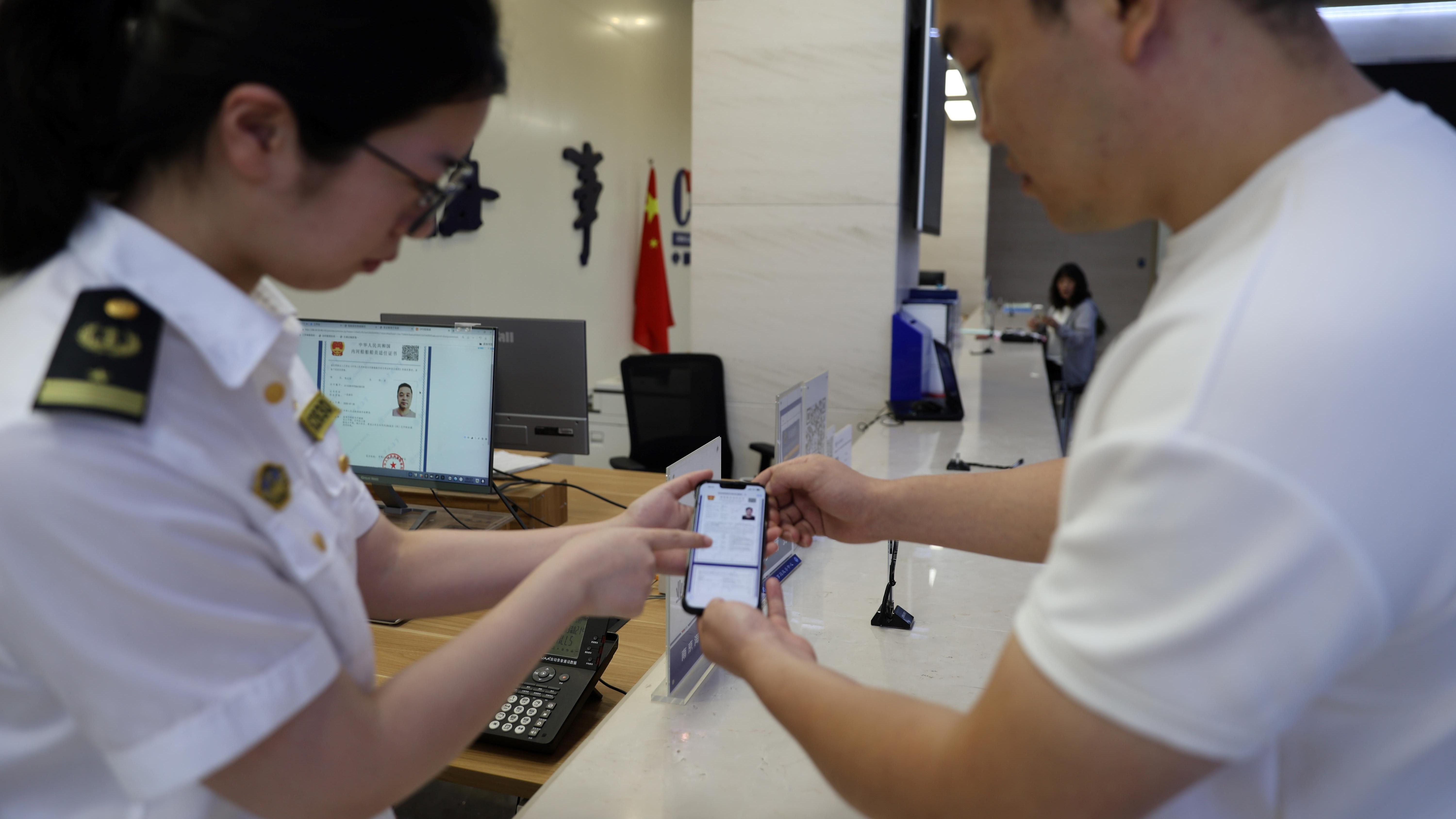 今天起我国将全面推行船员类电子证照运用